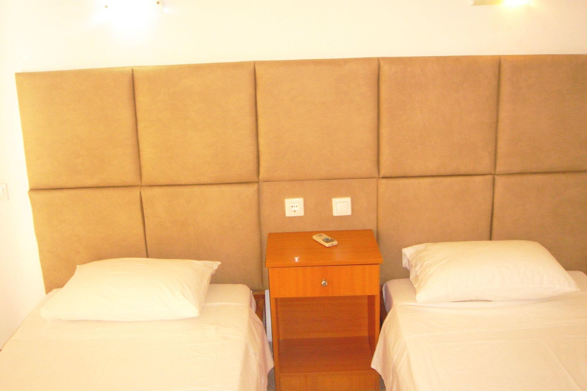 Butterfly Studios, Faliraki Luaran gambar