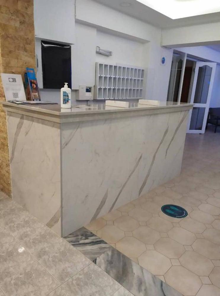 Butterfly Studios, Faliraki Luaran gambar
