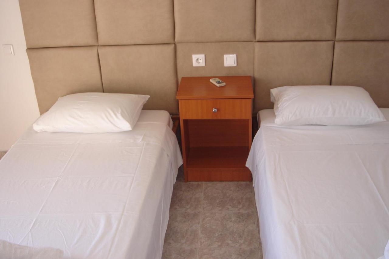 Butterfly Studios, Faliraki Luaran gambar